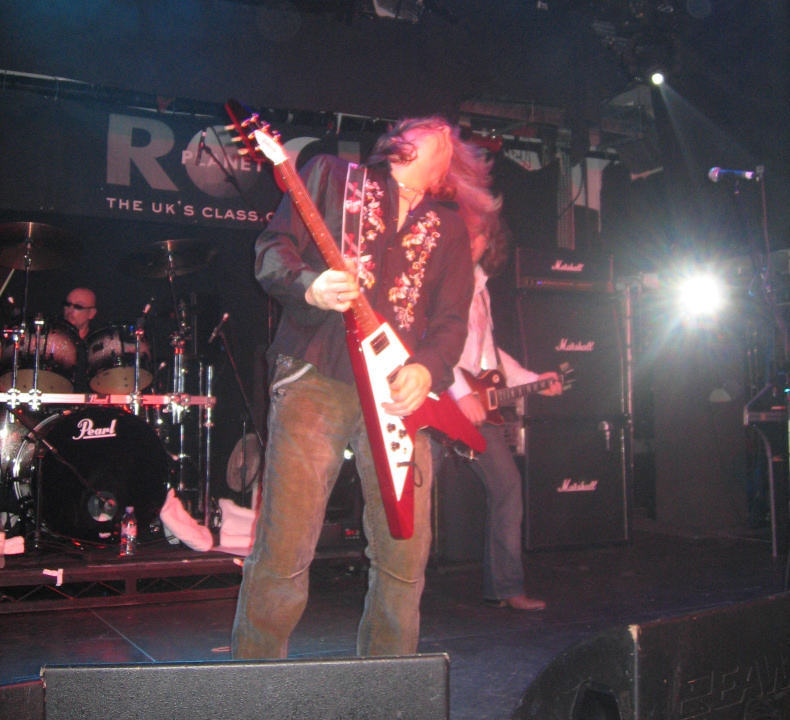 thunder planet rock xmas party 2006 113